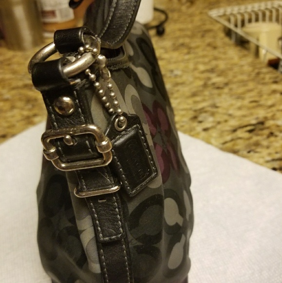 Small Coach purse - Picture 6 of 8